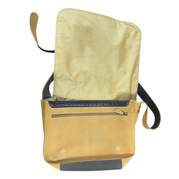 Timberland Leather Multi Pocket Magnetic Closure Crossbody Messenger Bag w Flaw - Picture 5 of 7